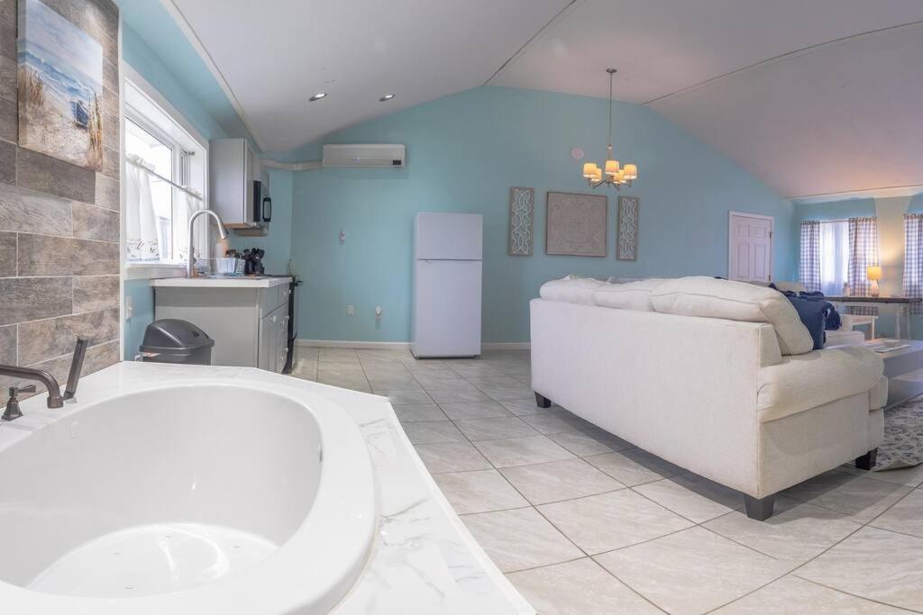 Elegant Jacuzzi Suite Hancock Eksteriør billede