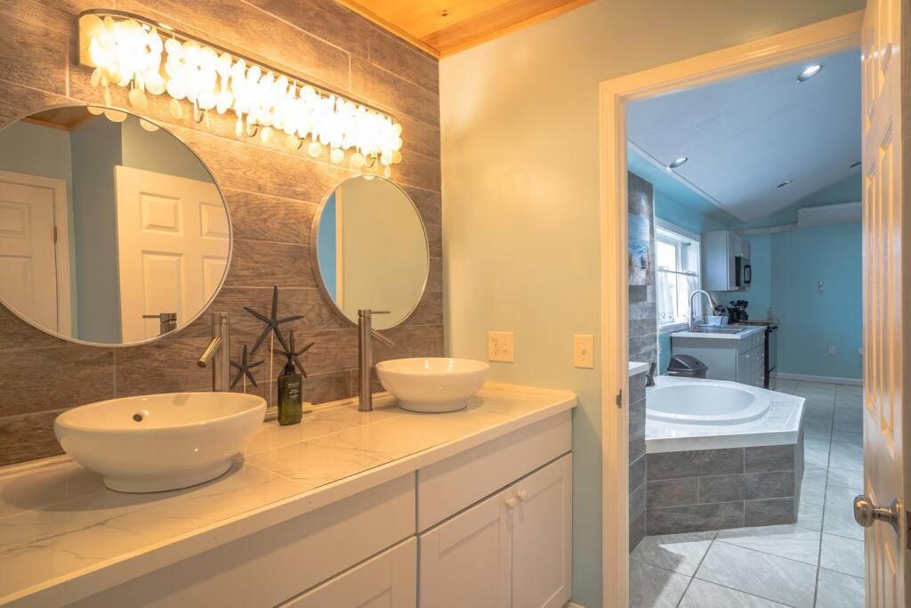 Elegant Jacuzzi Suite Hancock Eksteriør billede