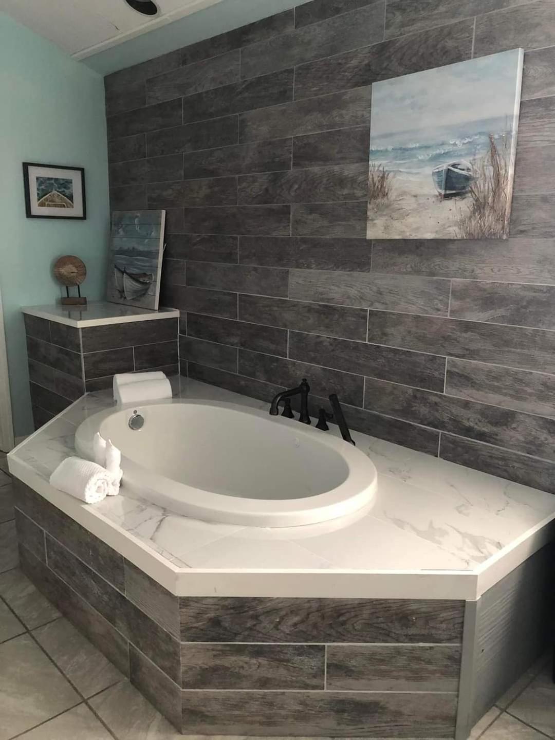 Elegant Jacuzzi Suite Hancock Eksteriør billede